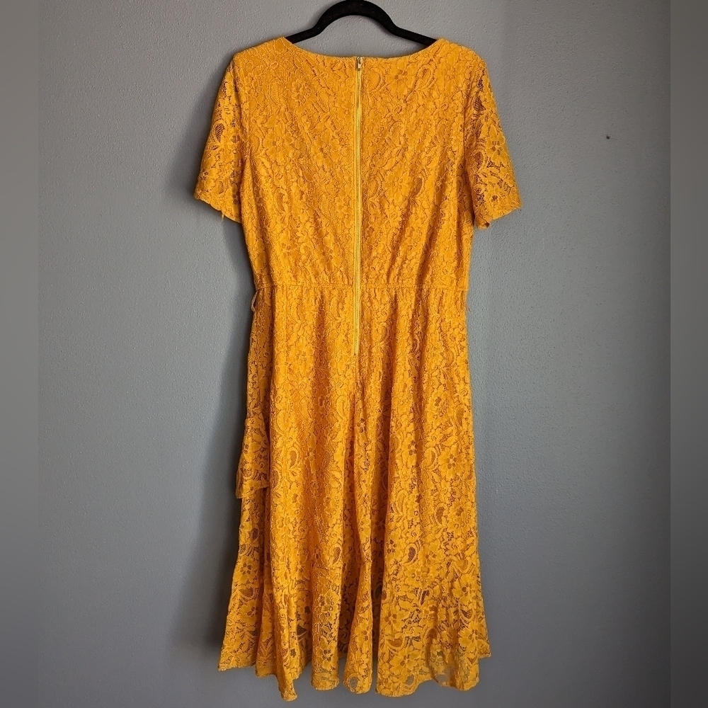 Gabby Skye Dress. Women's lace dress. Size 12 dress. - Picture 3 of 9
